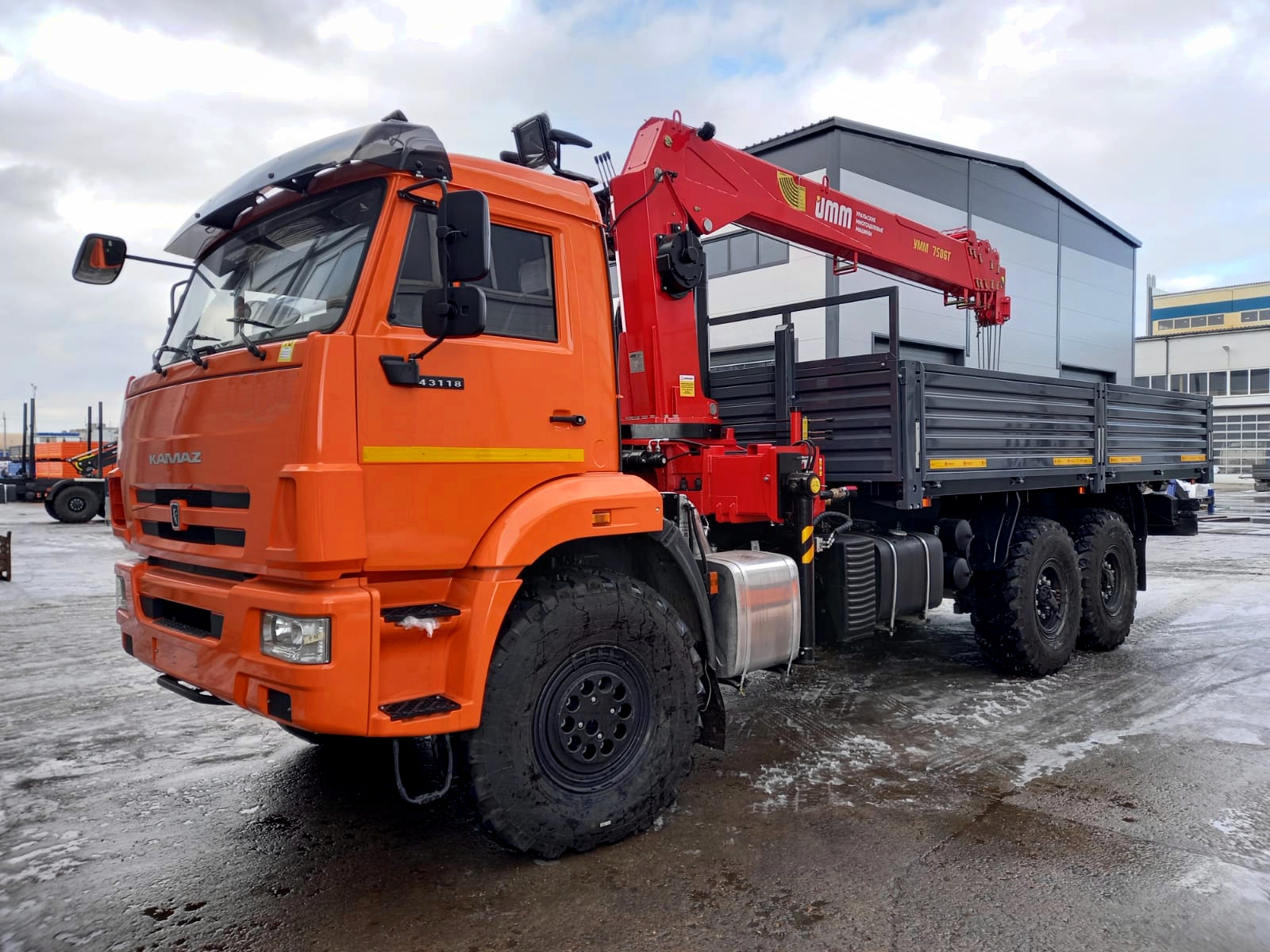 Автомобиль КамАЗ 43118 бортовой с КМУ УММаш 816Т