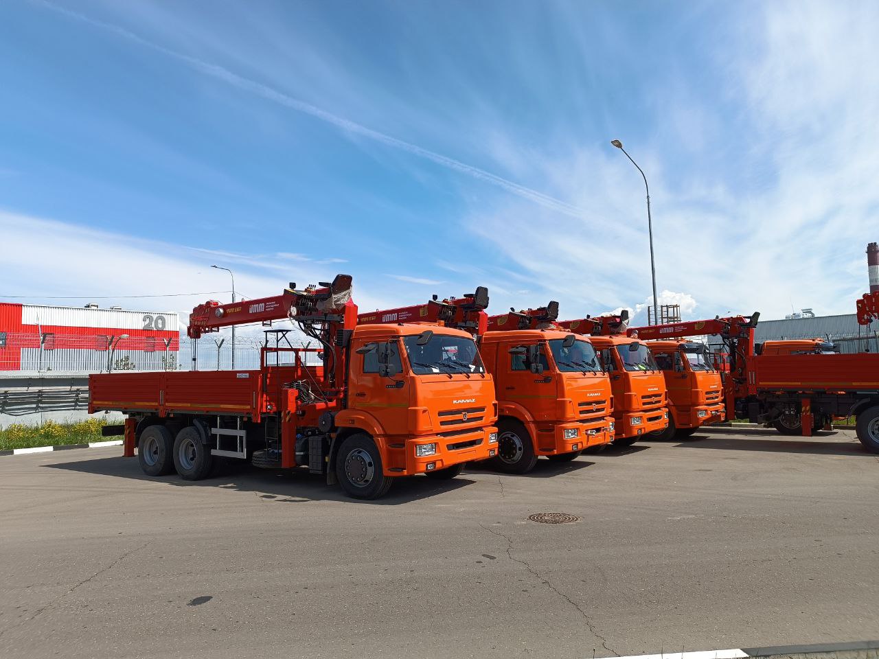 Автомобиль КамАЗ бортовой 65115 с КМУ УММ 816Т