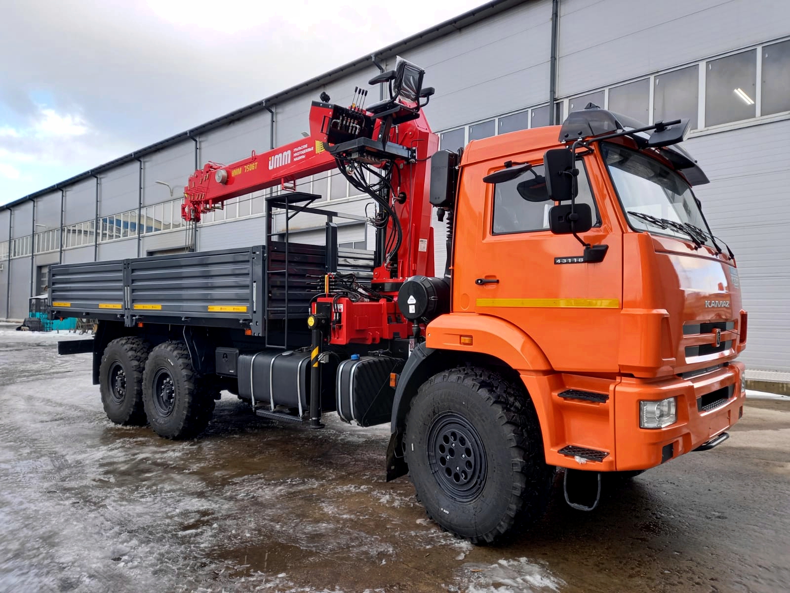 Автомобиль КамАЗ 43118 бортовой с КМУ УММаш 816Т