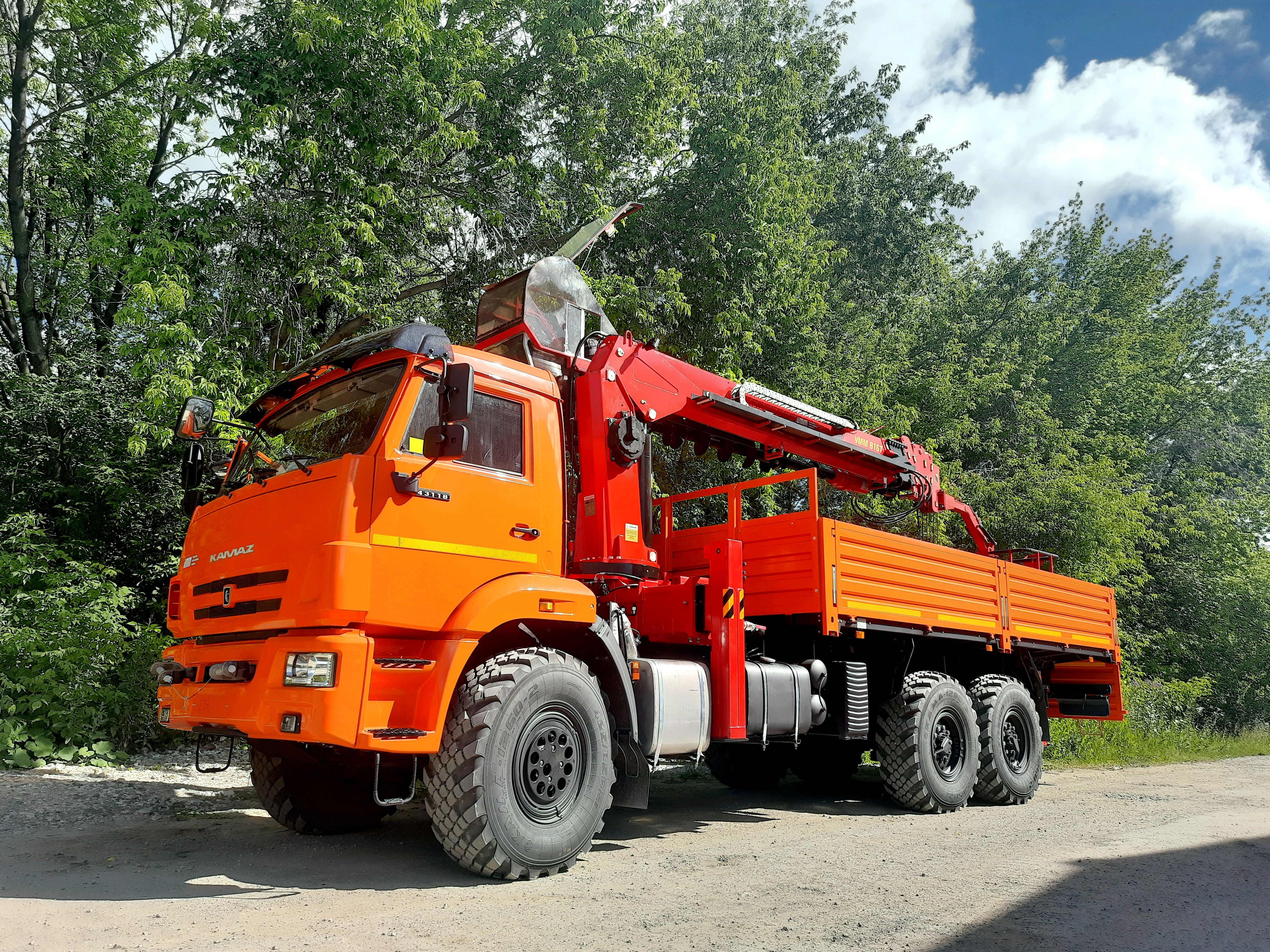 КамАЗ 43118 бортовой с КМУ УММаш 76ТБ